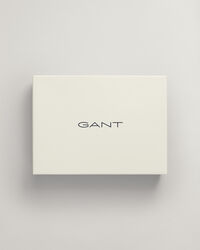 Shield-pipo ja -huivi lahjapakkauksessa