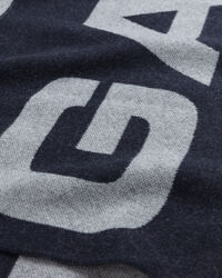 Kontrastivärinen villahuivi