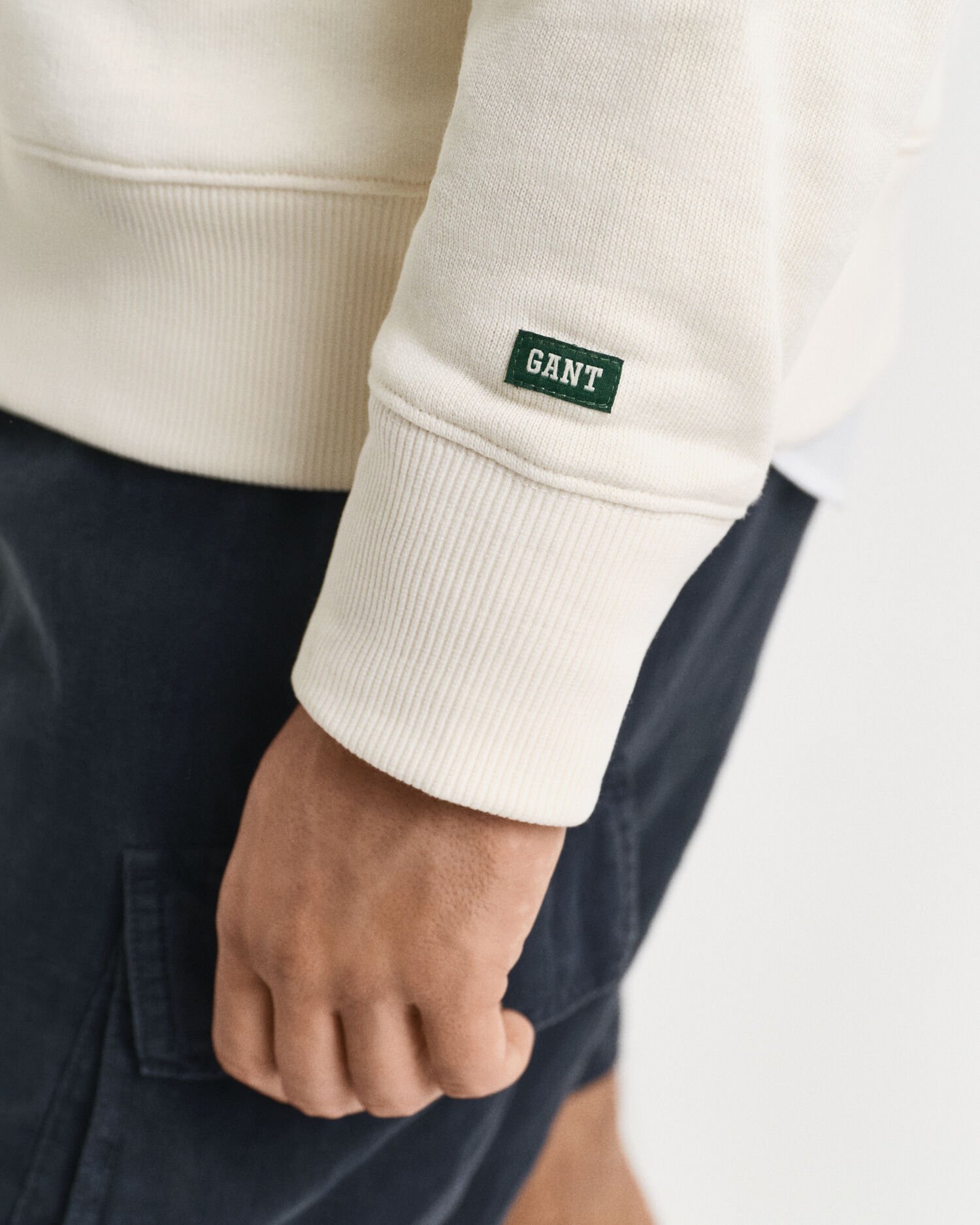 Graphic-collegepaita, pyöreä pääntie