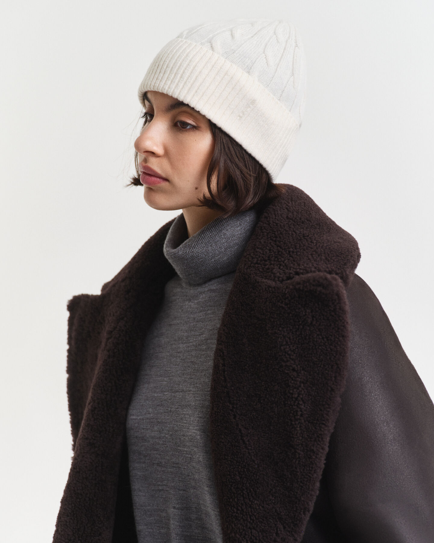 Villainen palmikkoneulepipo