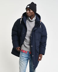 Paksu keskipitkä untuvatakki