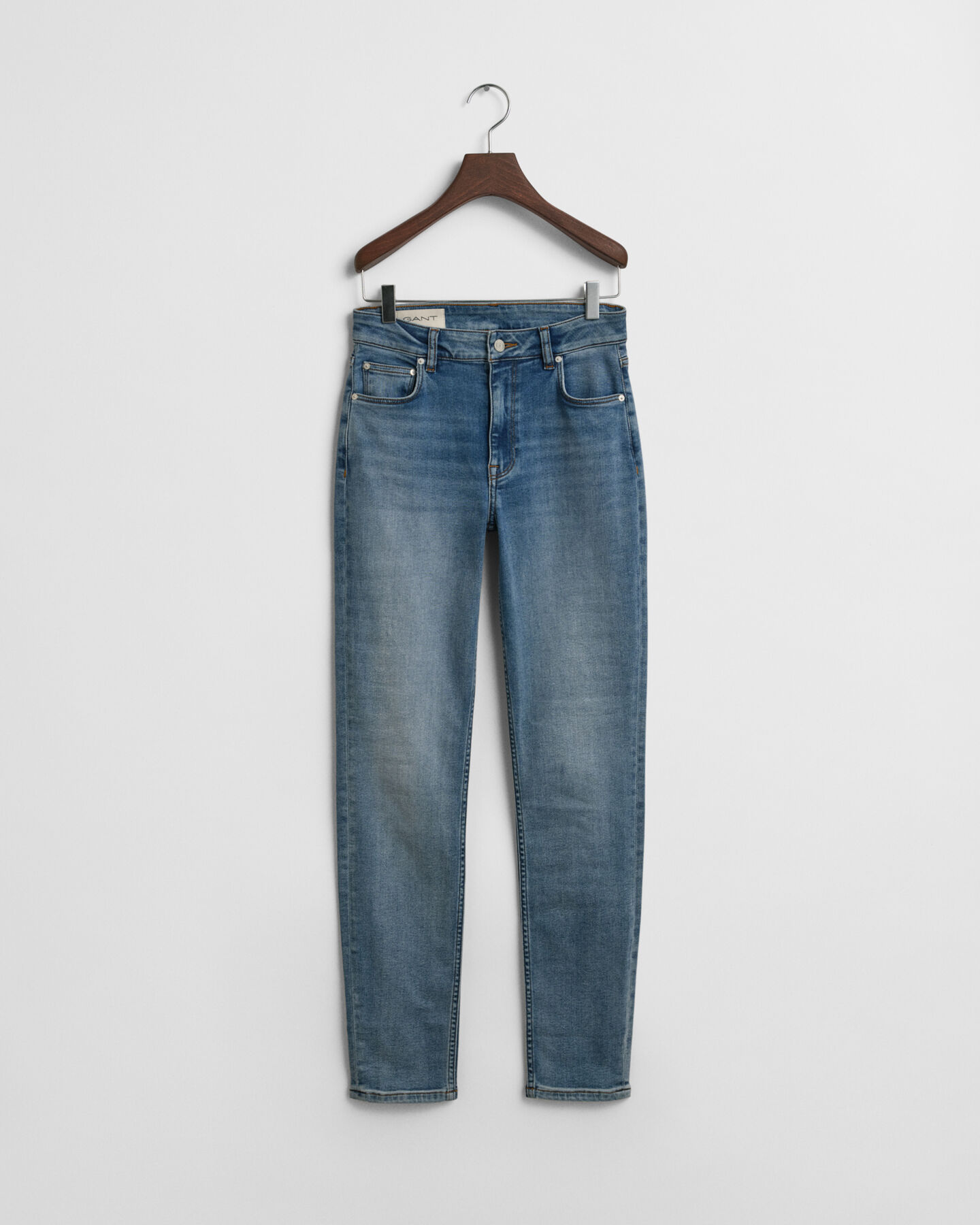 Slim fit ‑mitoitetut erittäin joustavat farkut