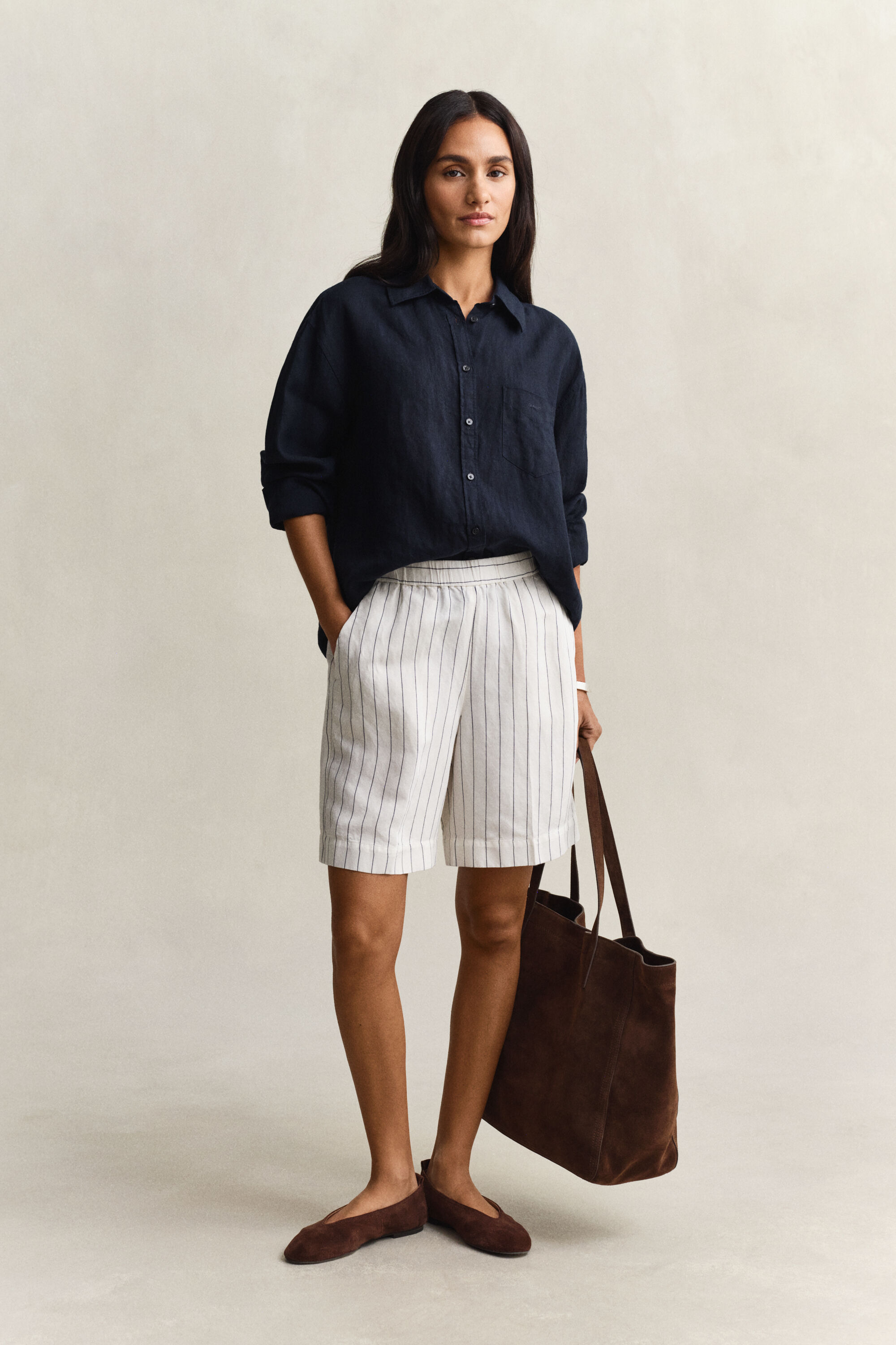 Relaxed fit ‑mitoitettu pellavapaita