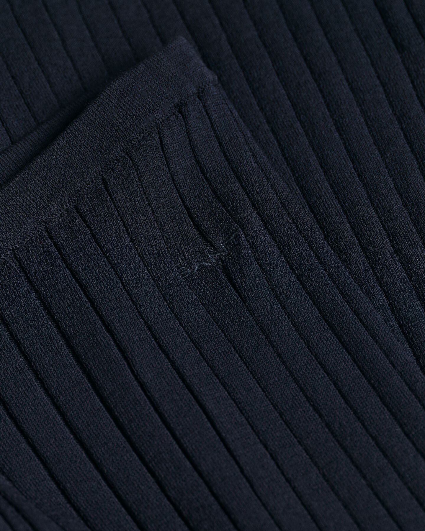 Teen Girls -malliston leveälahkeiset joustinneuloshousut