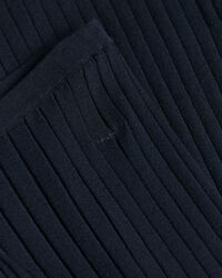 Teen Girls -malliston leveälahkeiset joustinneuloshousut