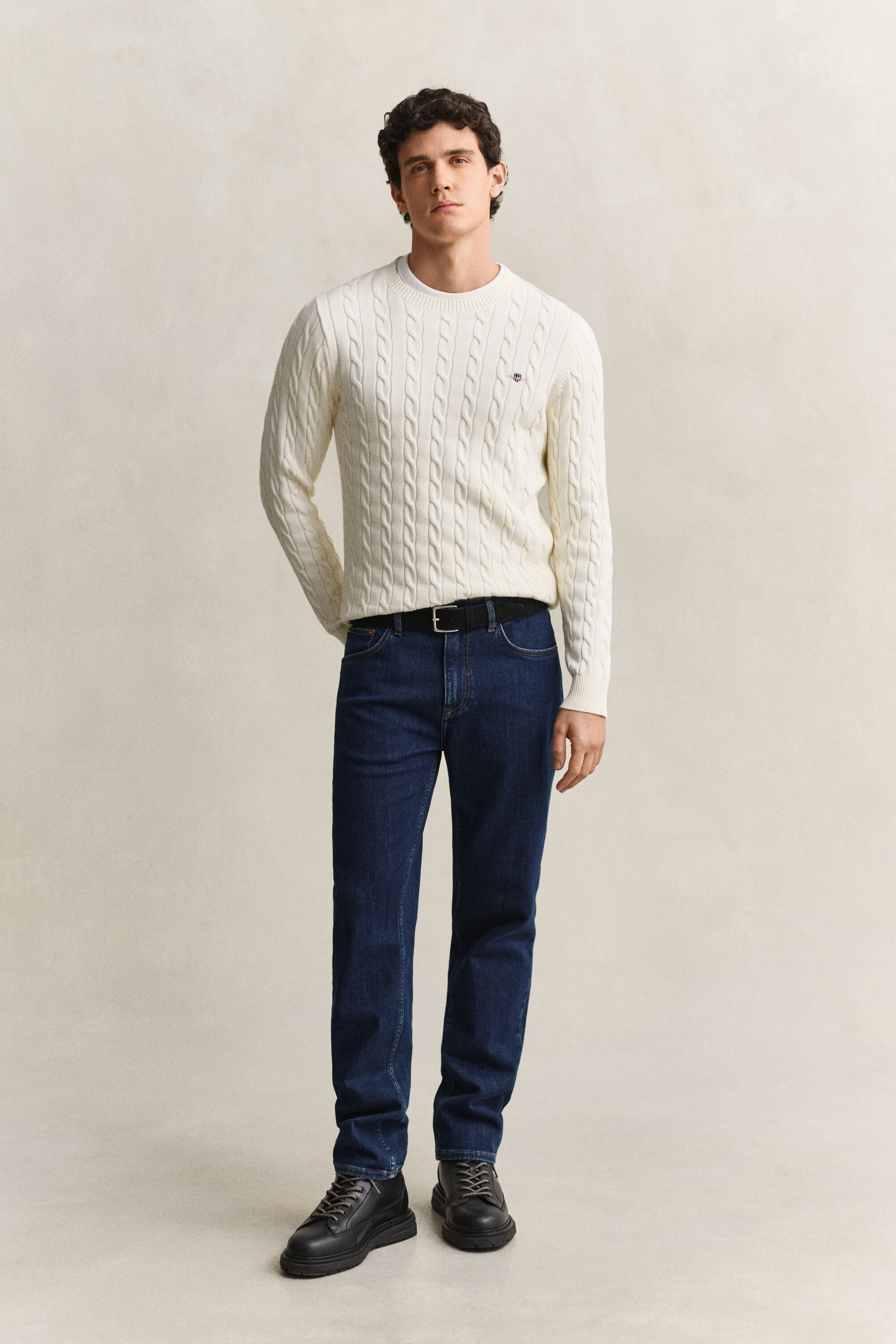 Regular fit ‑mitoitetut Clean Wash ‑farkut