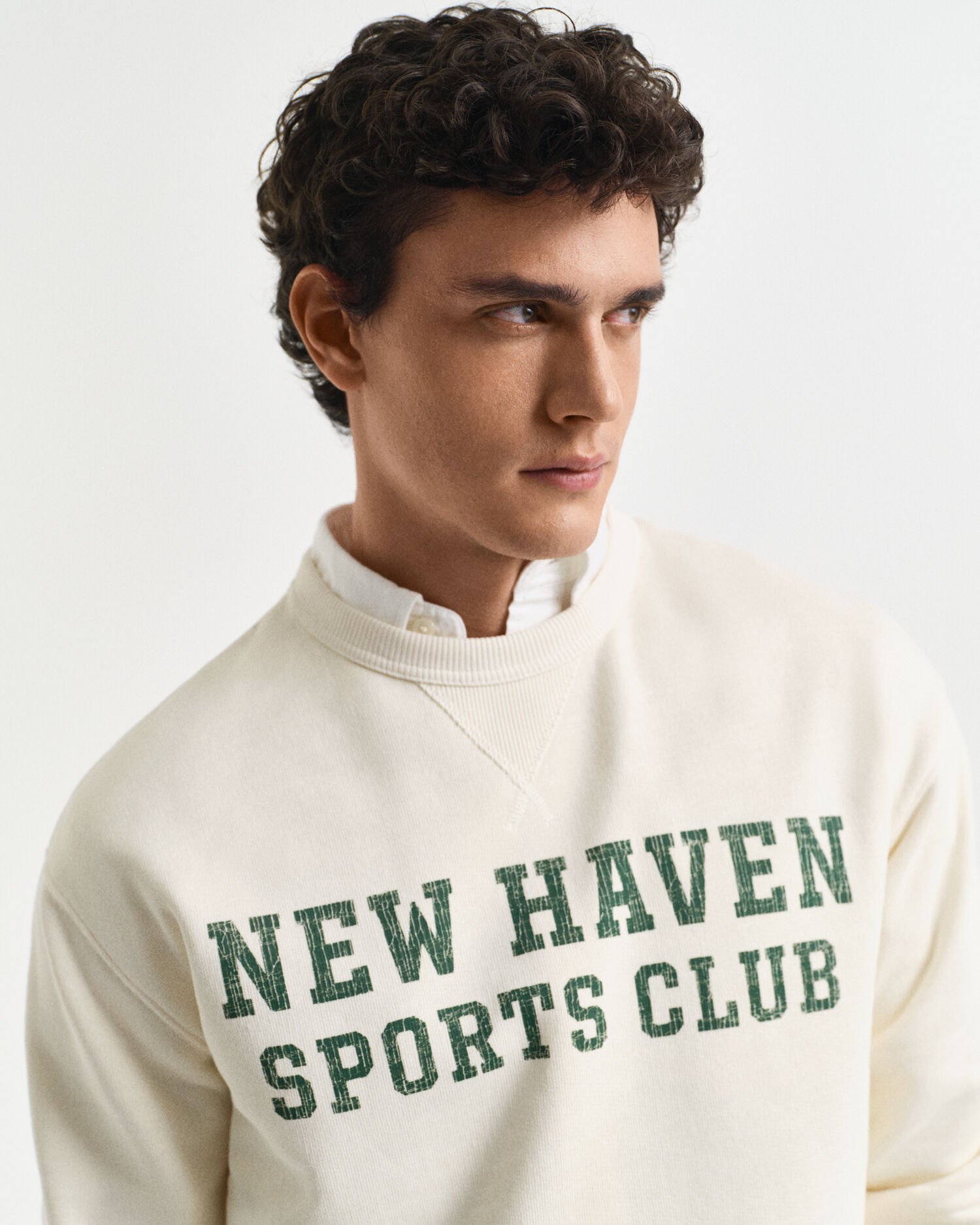 Graphic-collegepaita, pyöreä pääntie