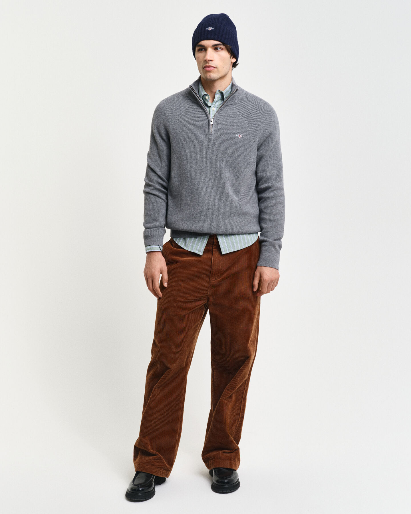 Joustinneulepusero puuvillan ja villan sekoitteesta, vetoketjukaulus