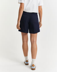 Hyvin istuvat pellavashortsit