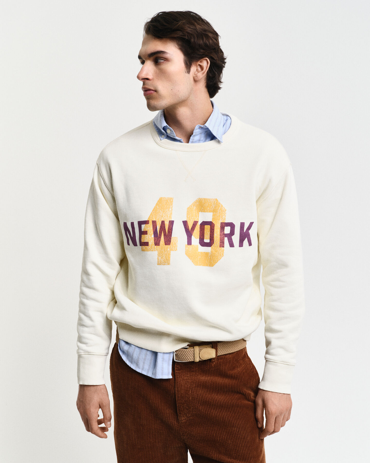 Graphic-collegepaita, pyöreä pääntie