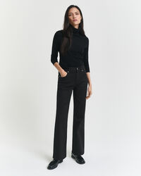 Slim fit ‑mitoitetut alaspäin levenevät mustat farkut