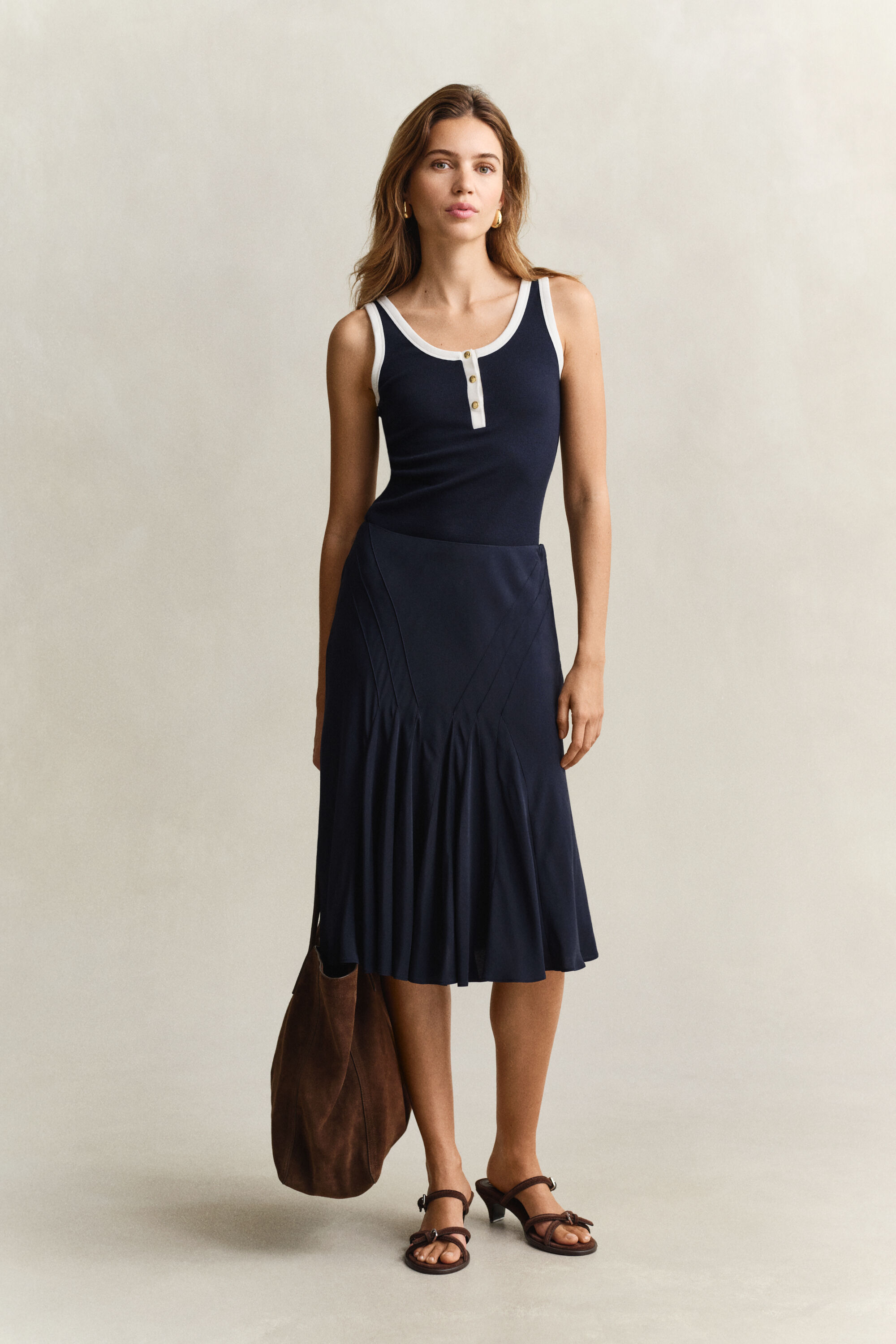 Vinoon leikattu leveähelmainen hame