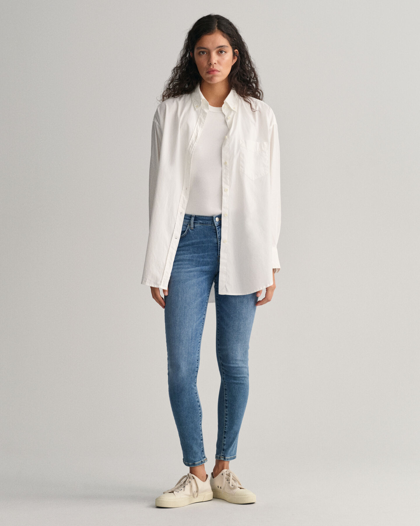 Skinny fit ‑mitoitetut indigonsiniset Nella Travel ‑farkut