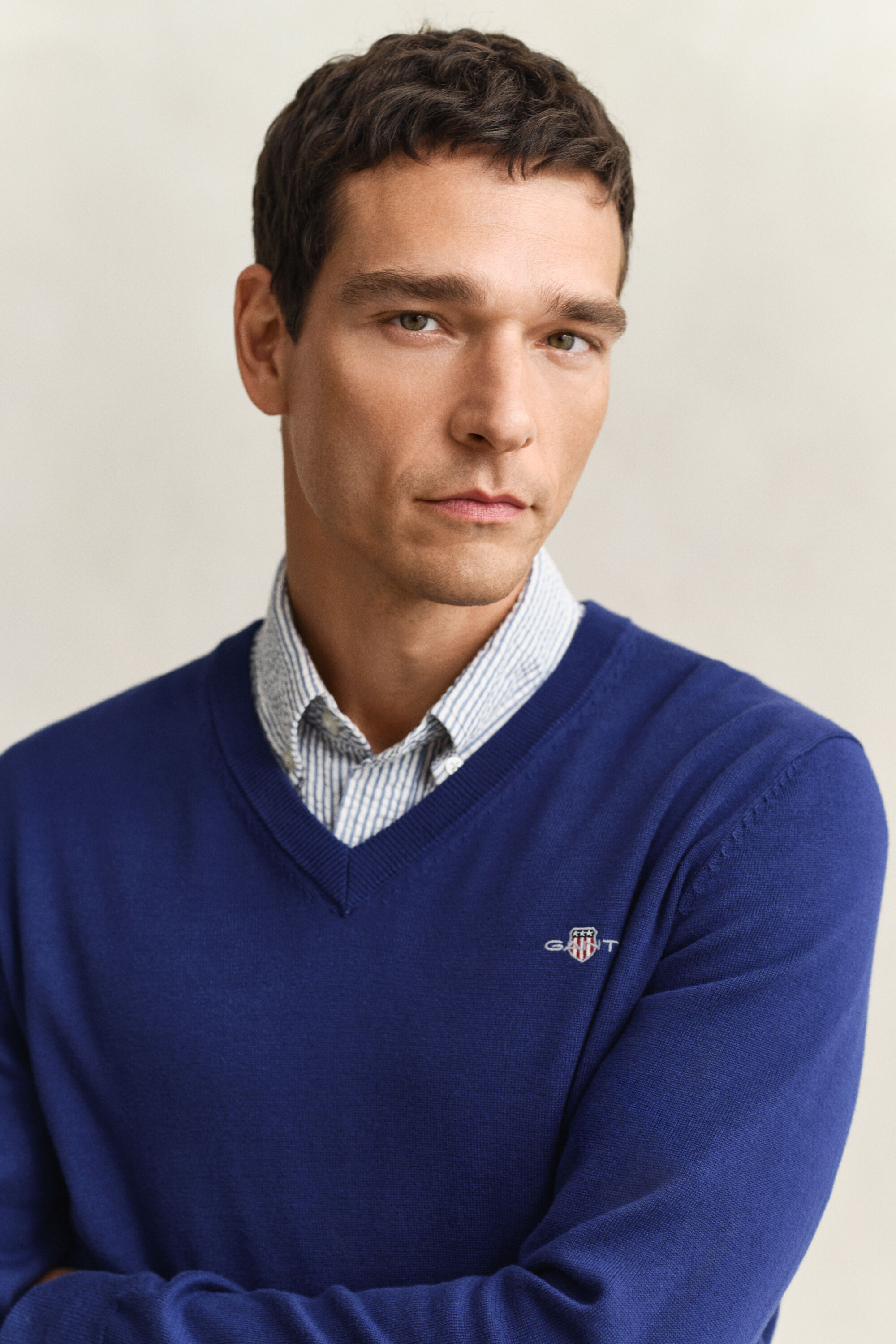 Klassinen puuvillaneulepusero, v-pääntie