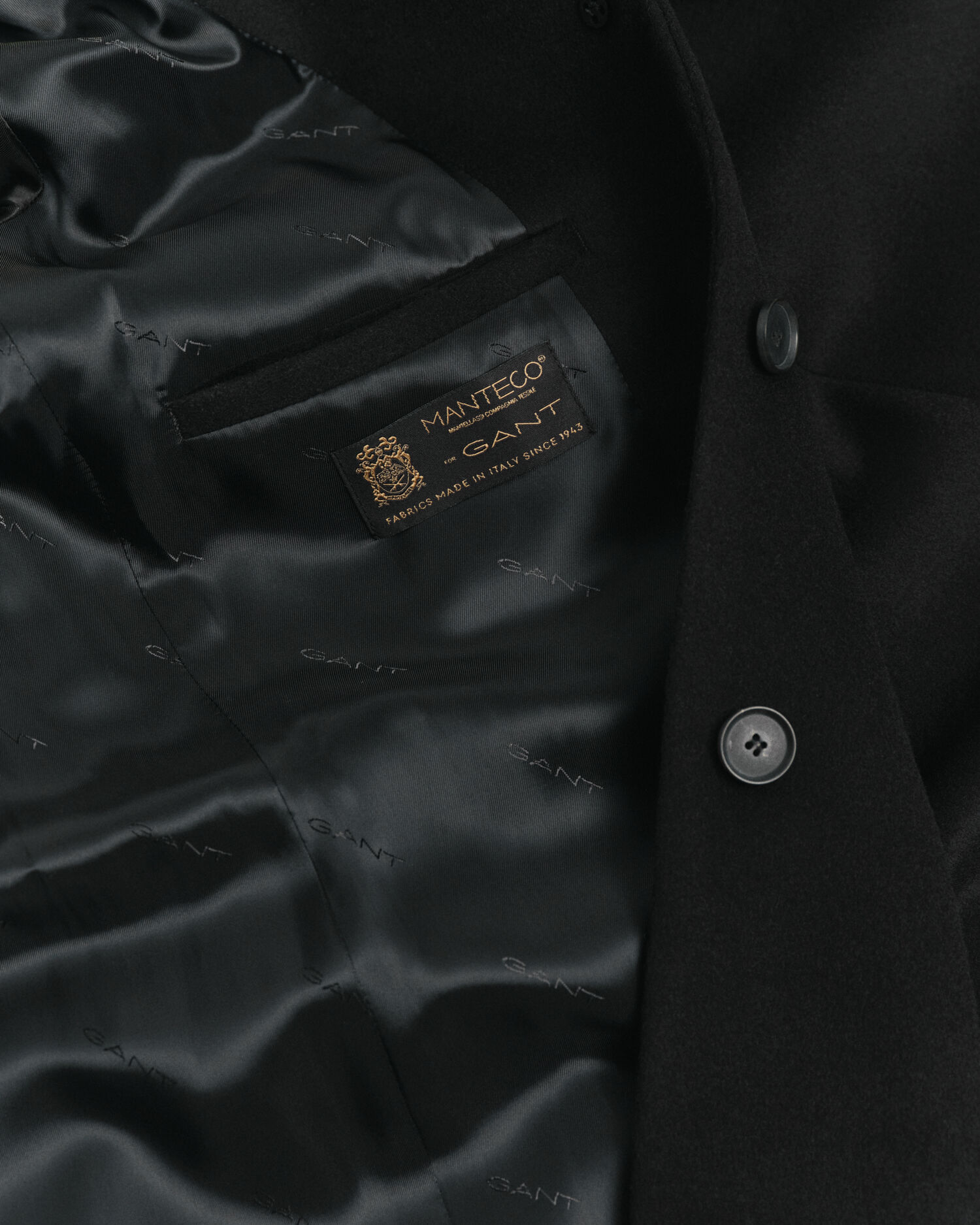 Klassinen hyvin istuva villasekoitetakki