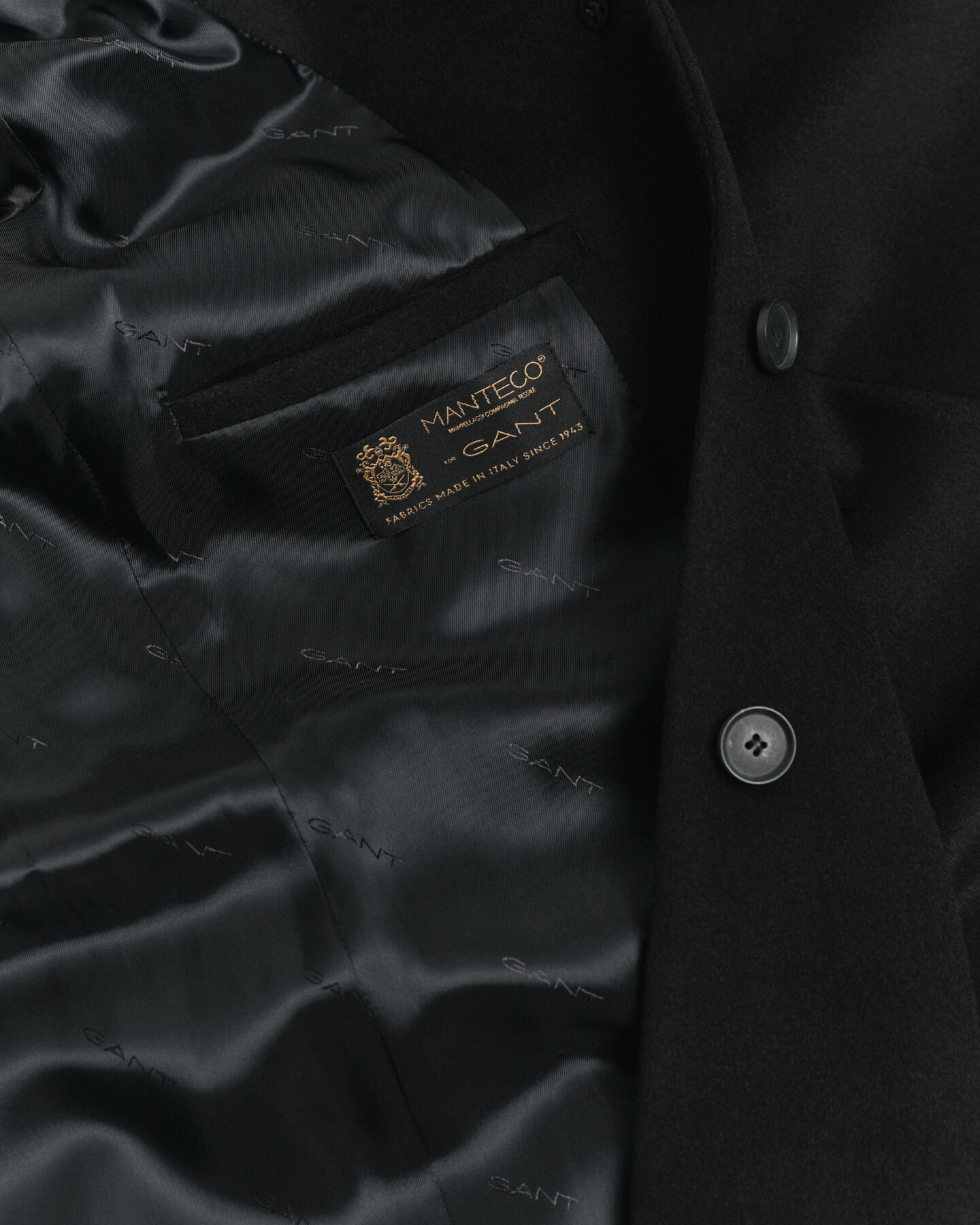 Klassinen hyvin istuva villasekoitetakki