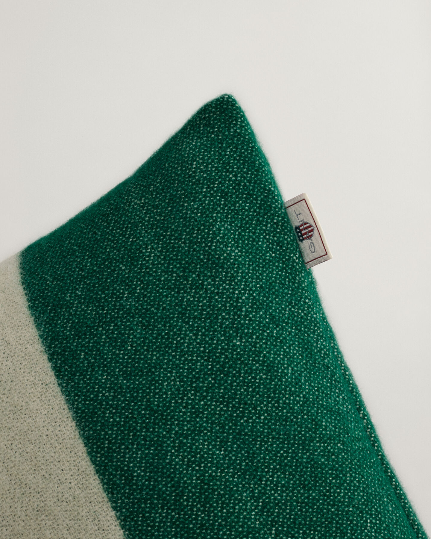 Raidallinen villakankainen tyynynpäällinen