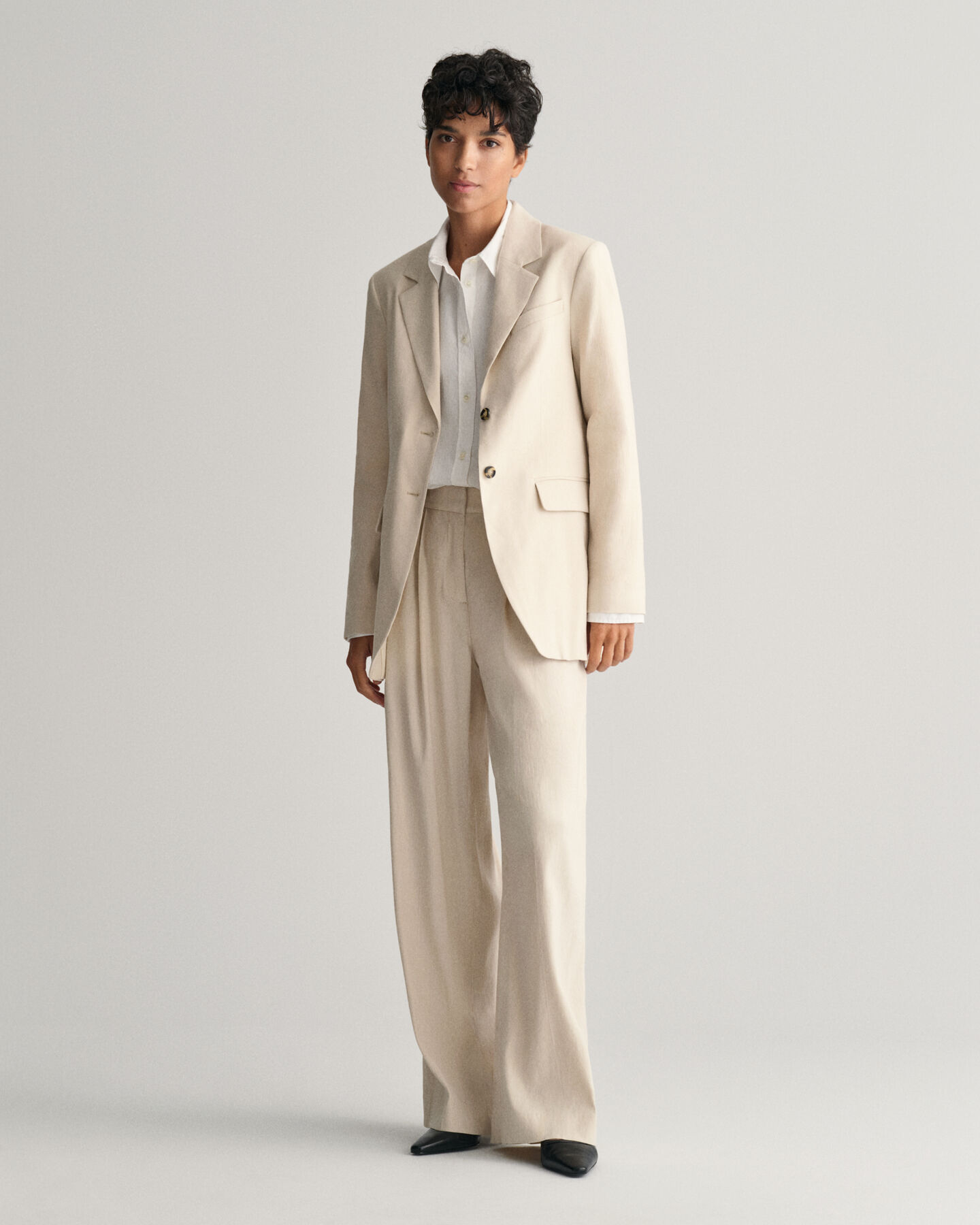 Regular fit ‑mitoitettu joustava pellavableiseri