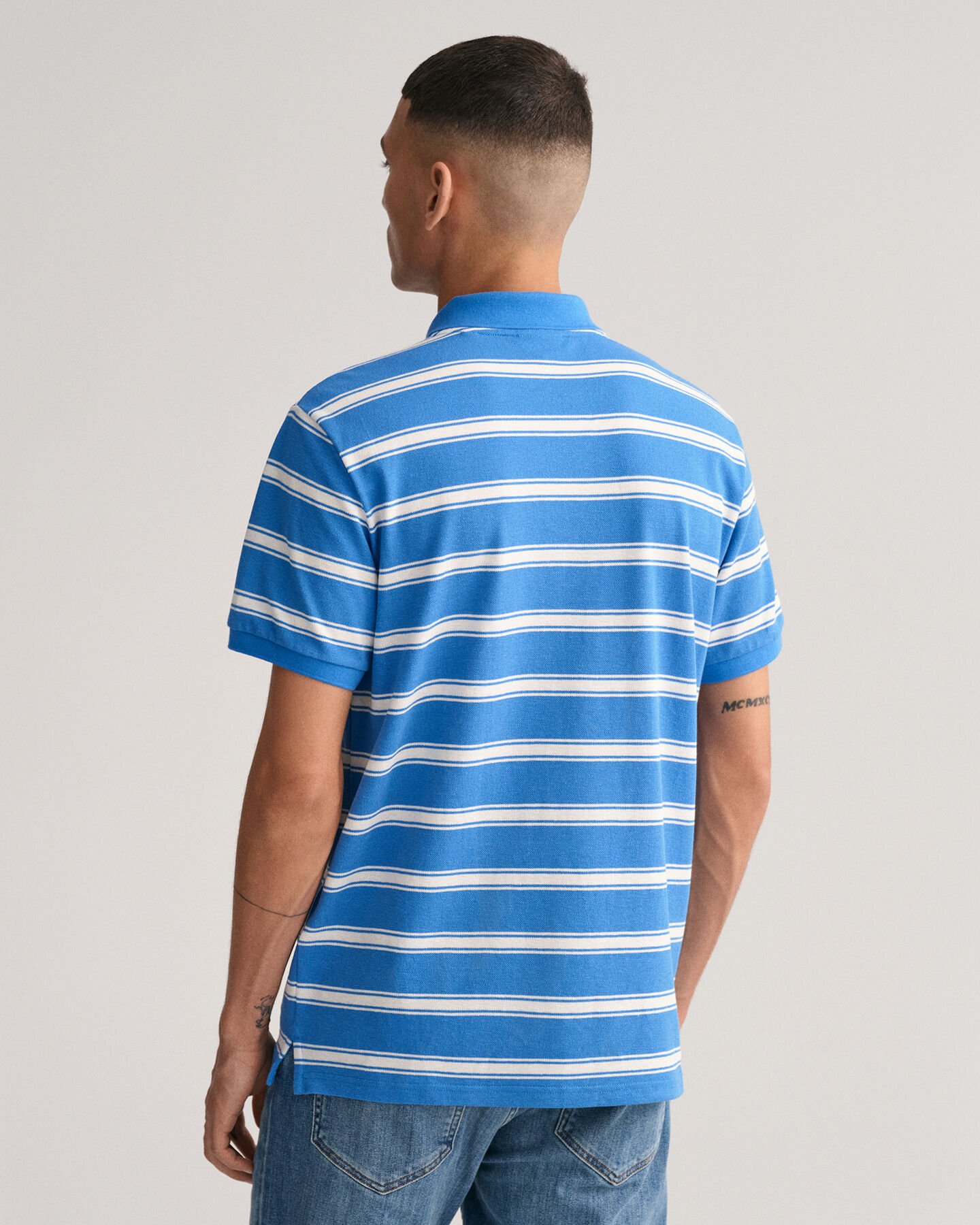 Raidallinen pikeepaita