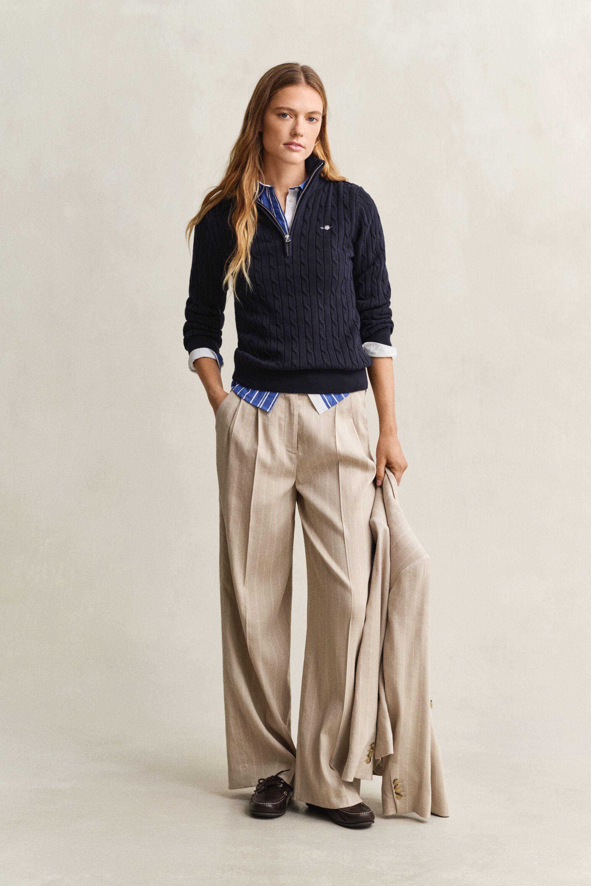 Vetoketjukauluksellinen palmikkoneulepusero