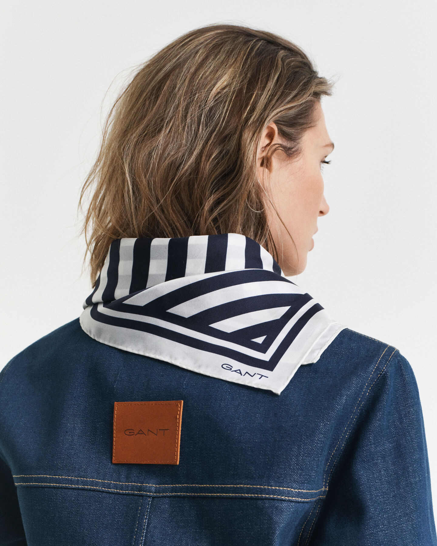 Printtikuvioitu Chevron-silkkihuivi