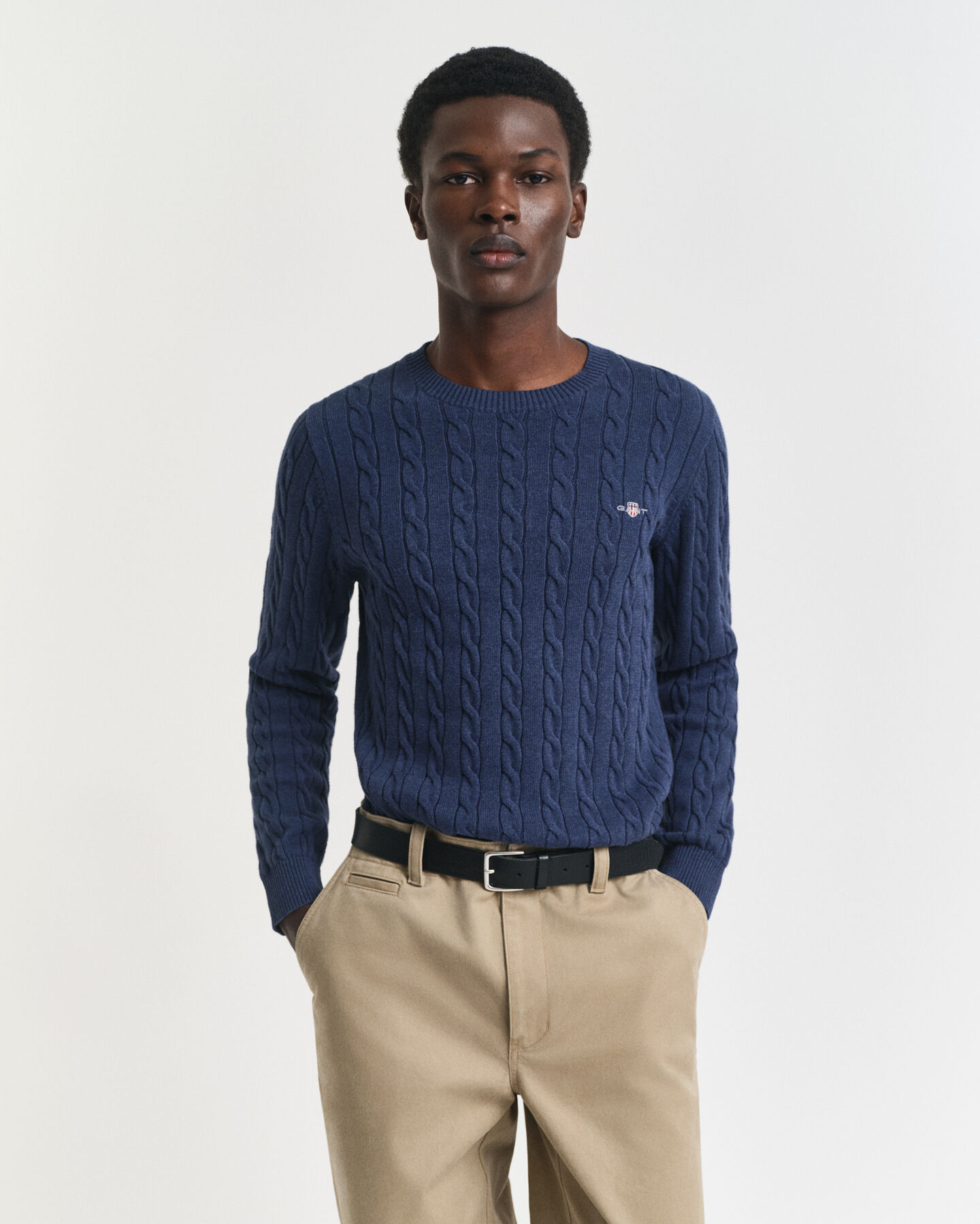 Puuvillainen palmikkoneulepusero, pyöreä pääntie