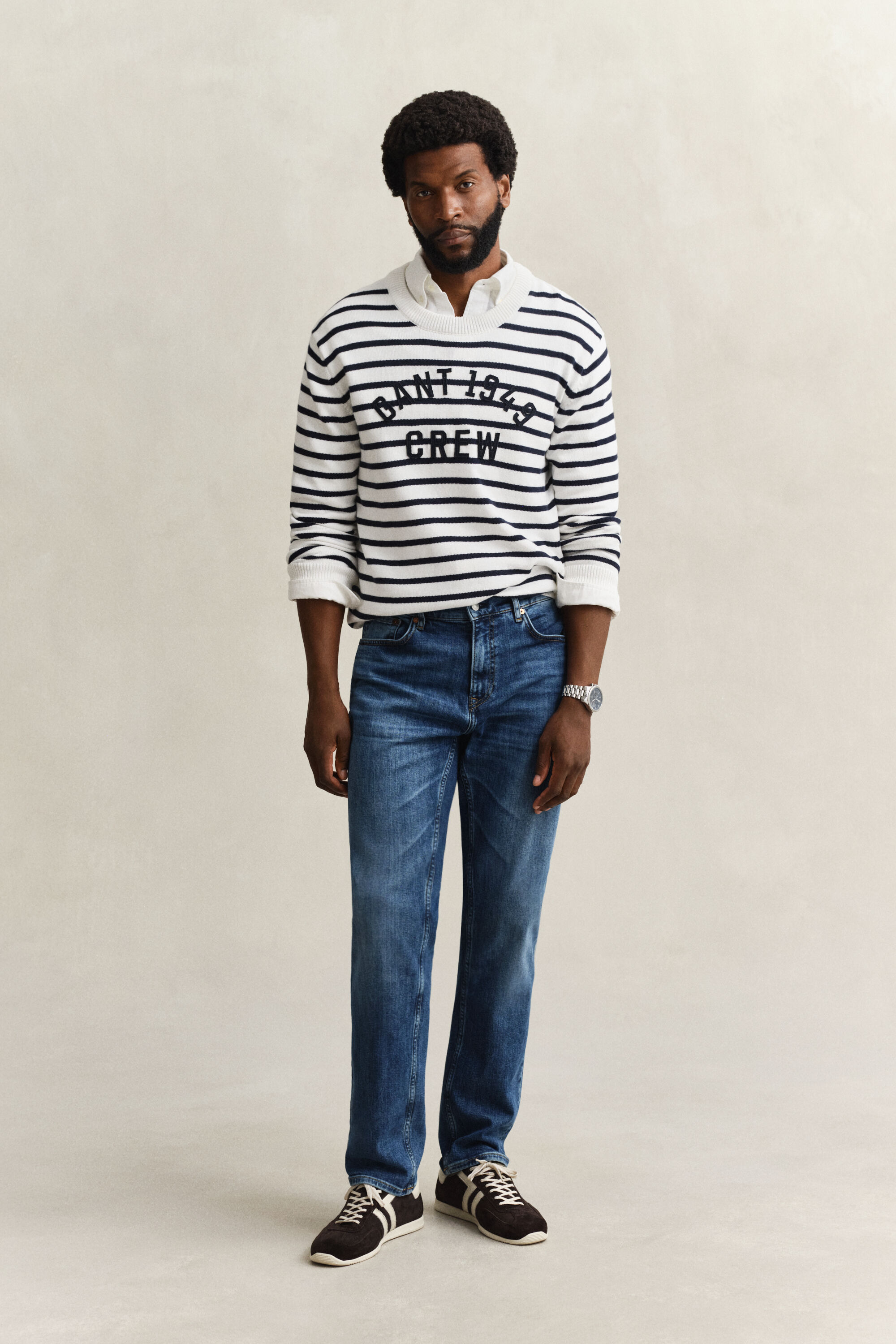 Regular fit ‑mitoitetut farkut