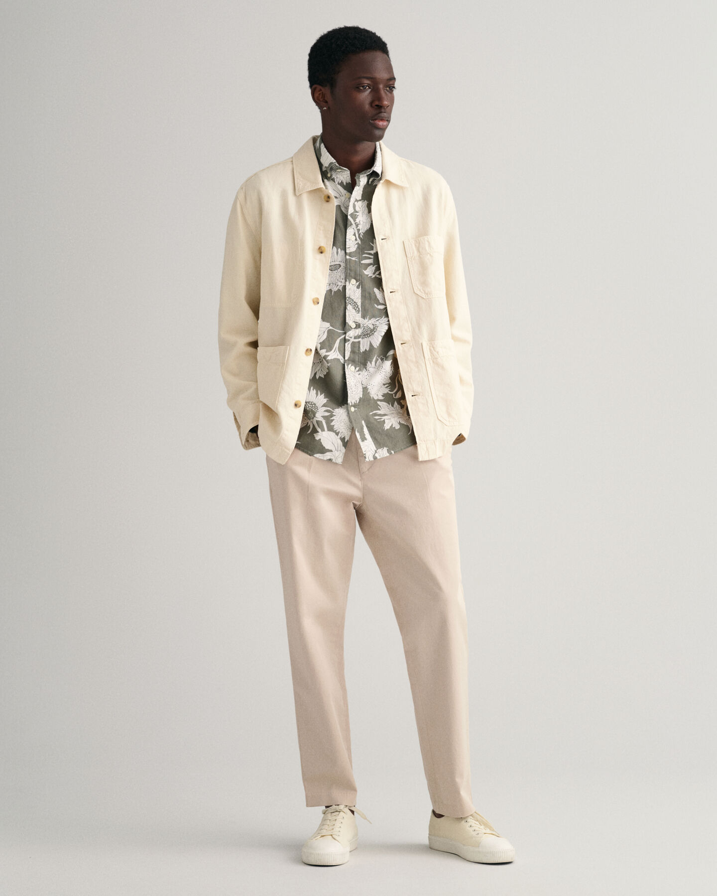 Regular fit ‑mitoitettu, auringonkukkapainatuksella varustettu puuvilla-pellavapaita