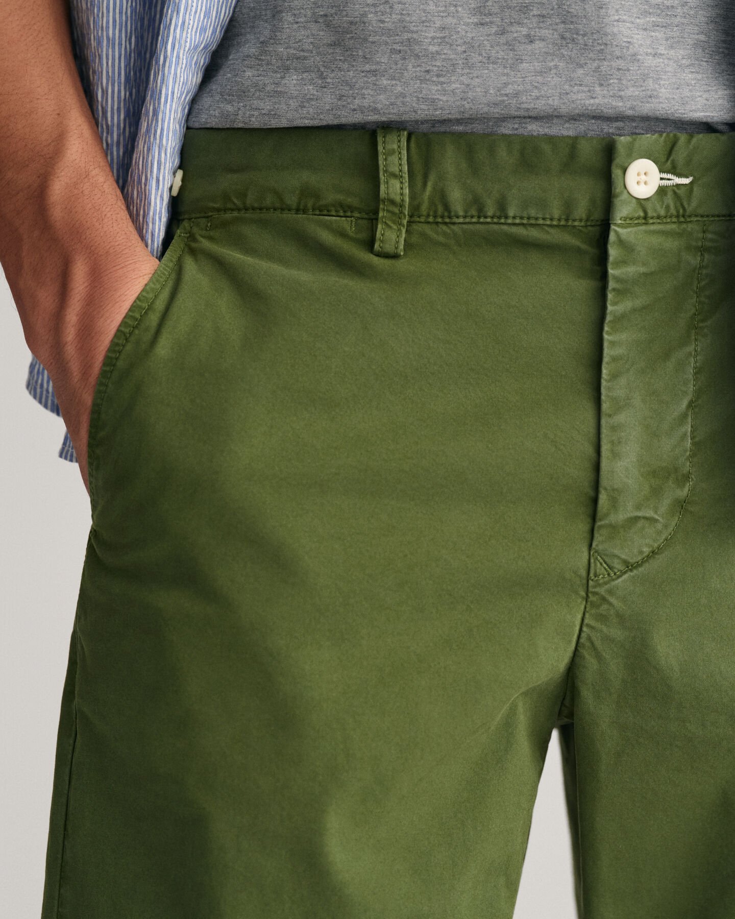 Regular fit ‑mitoitetut Sunfaded-shortsit