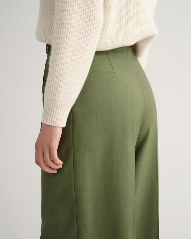 Korkeavy&ouml;t&auml;r&ouml;iset leve&auml;lahkeiset laskoshousut