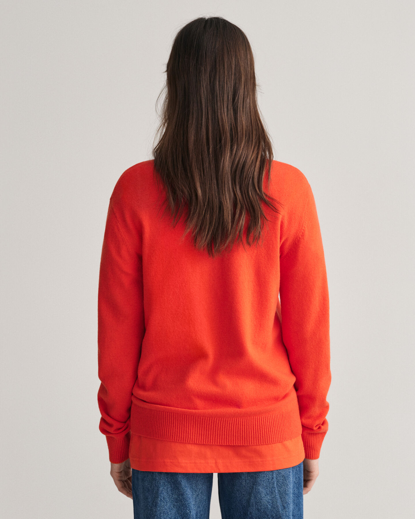 Teens-malliston Shield-lampaanvillaneule, jossa py&ouml;re&auml; p&auml;&auml;ntie