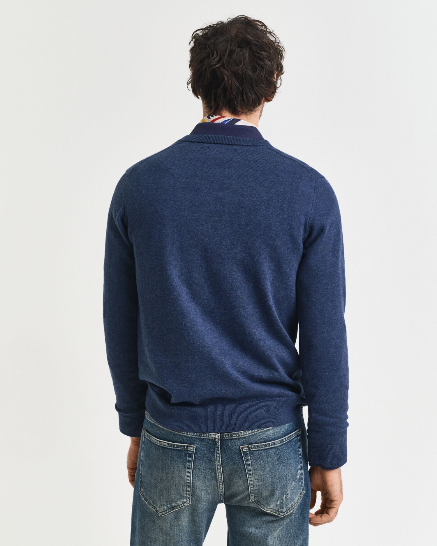 Klassinen puuvillaneulepusero, v-pääntie