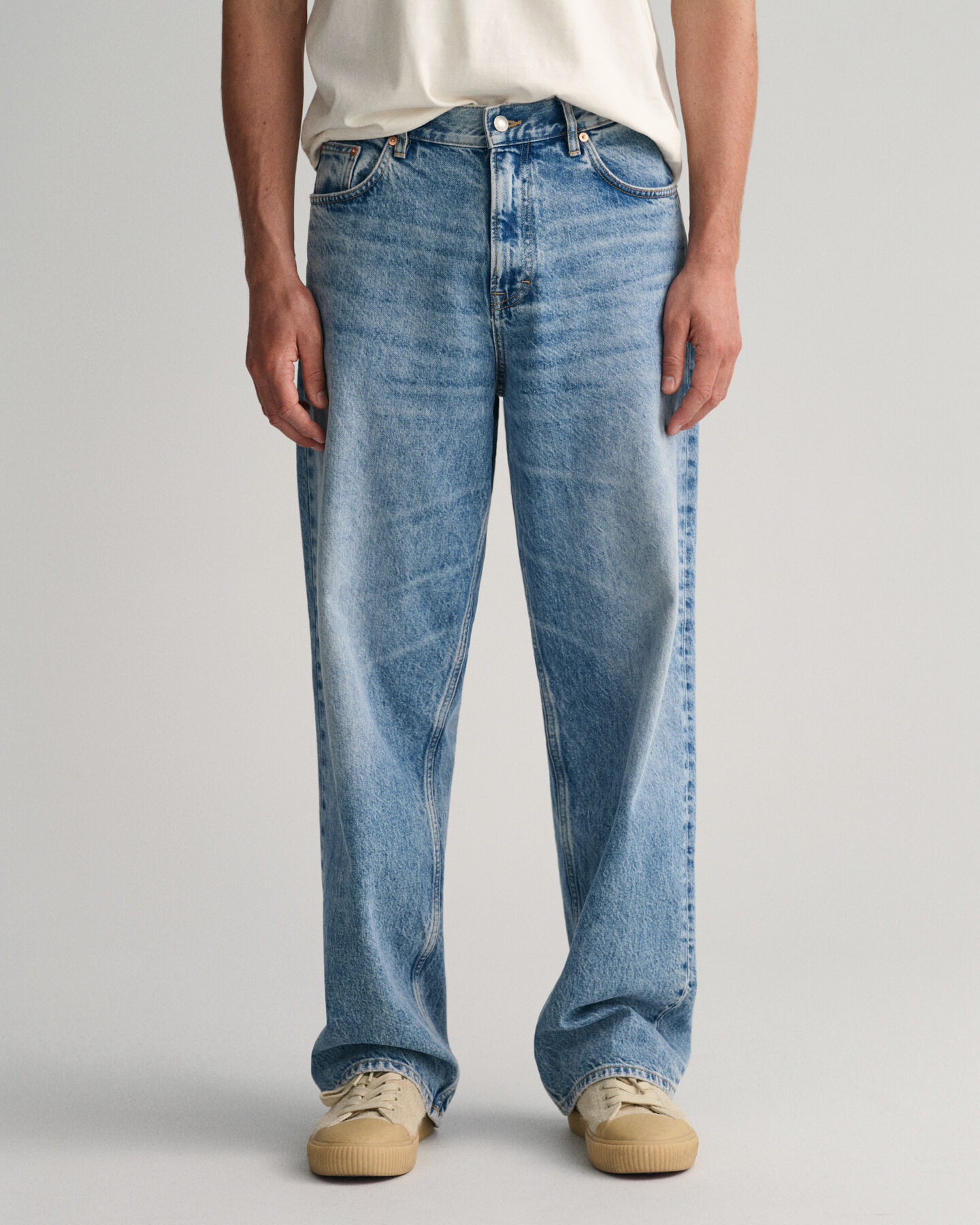 Loose fit ‑mitoitetut farkut