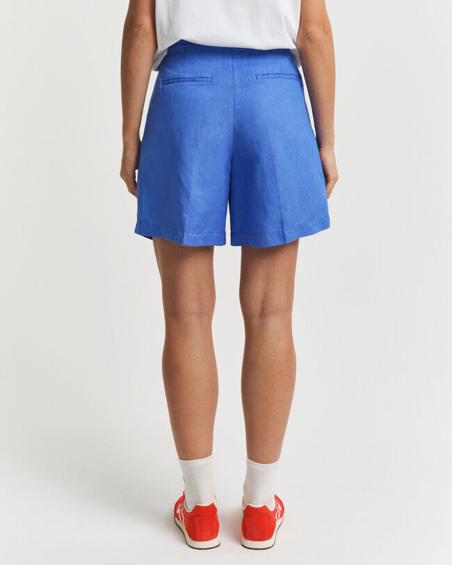 Hyvin istuvat pellavashortsit