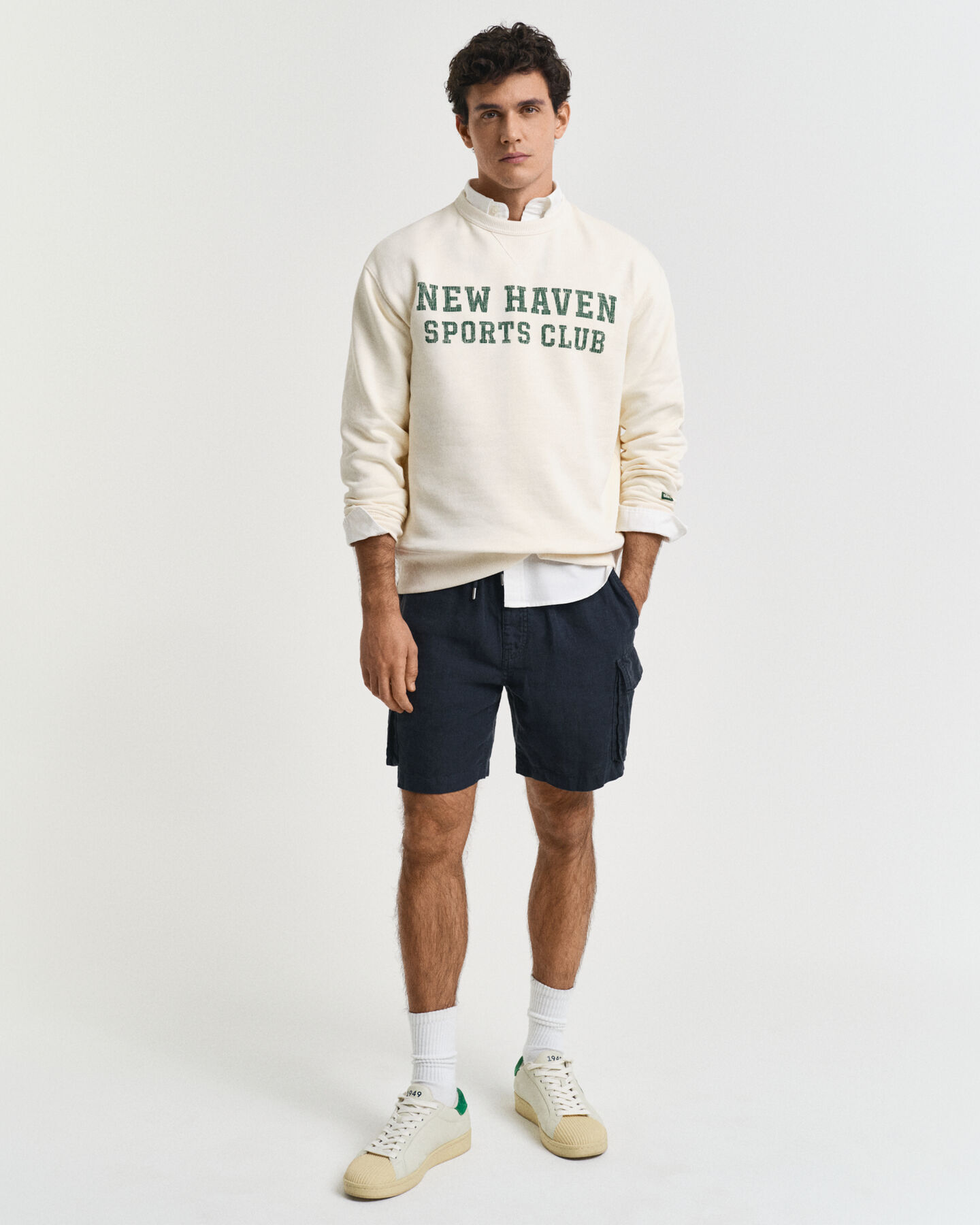 Graphic-collegepaita, pyöreä pääntie