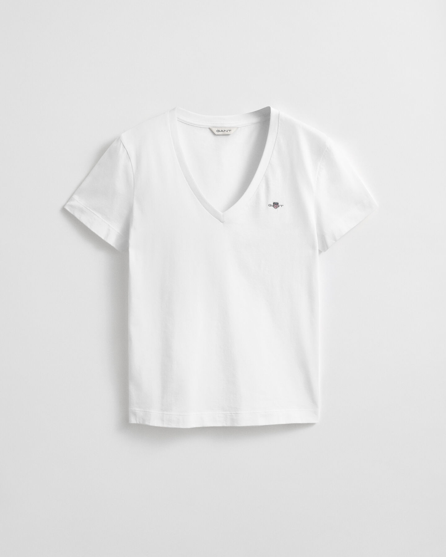 Shield-t‑paita, jossa v-pääntie