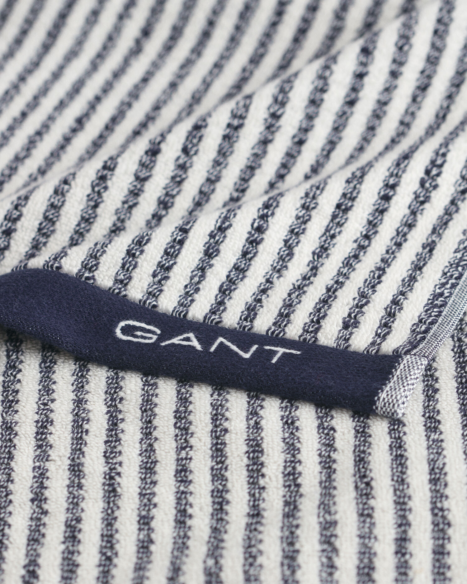 Raidallinen pyyhe (50 cm x 70 cm)