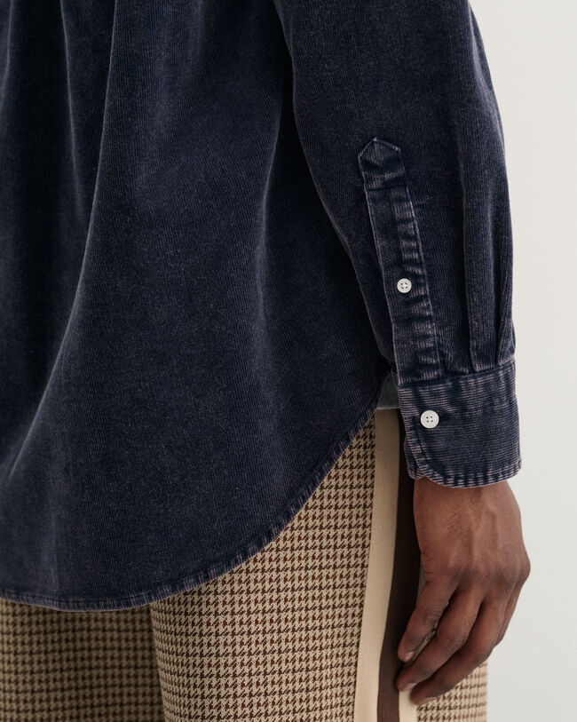 Relaxed fit ‑mitoitettu Heavy Washed ‑vakosamettipaita