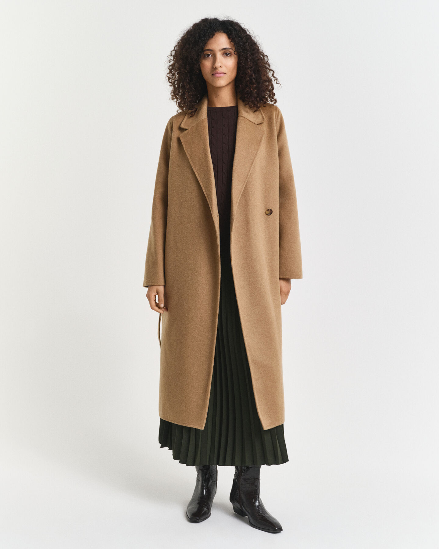 Käsin tikattu takki vyöllä