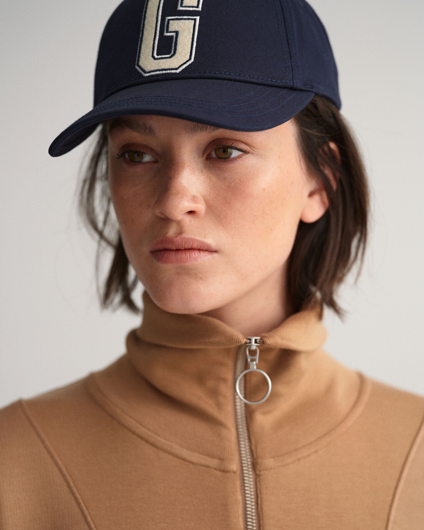 Puolivetoketjullinen collegemekko