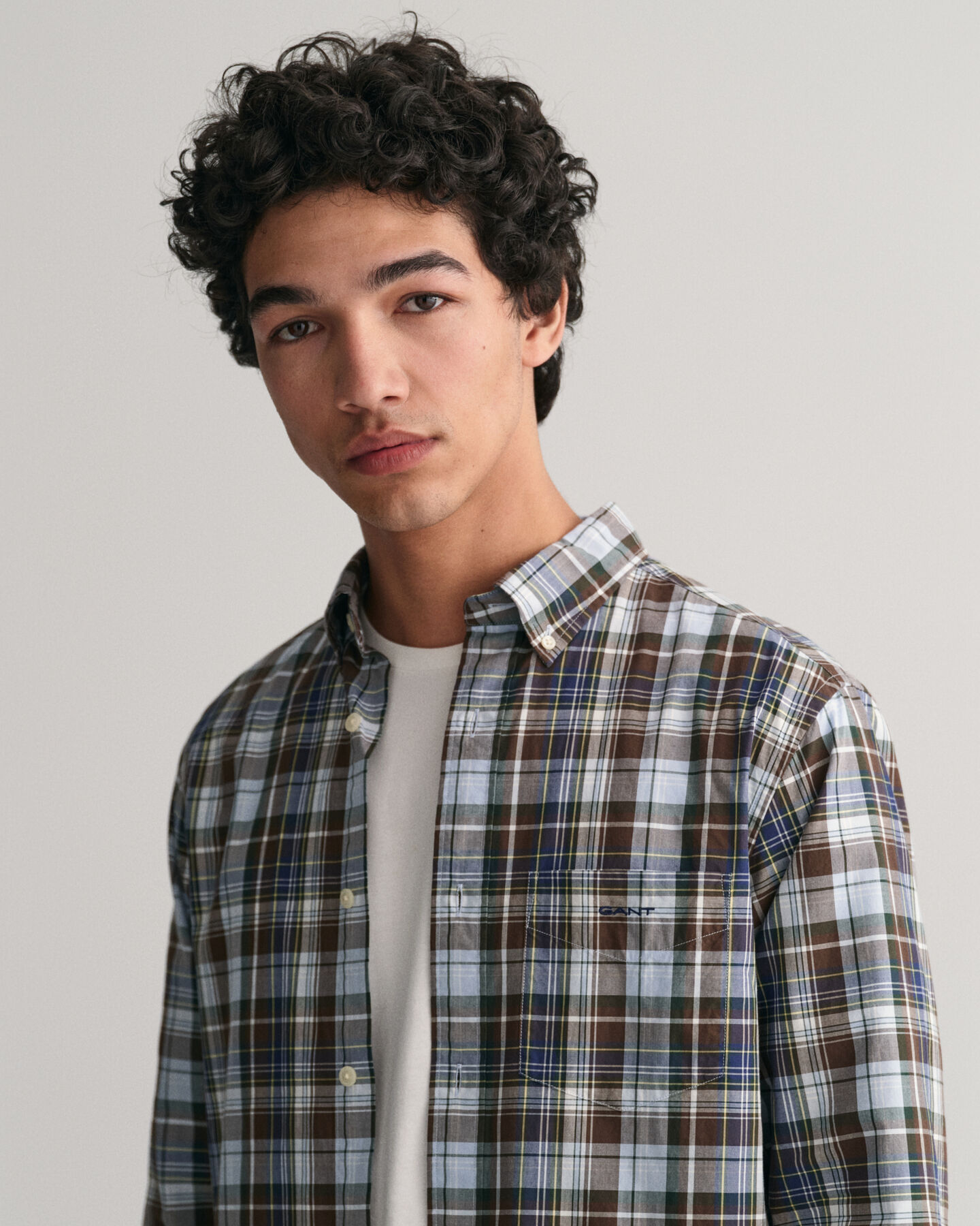 Regular&nbsp;fit ‑mitoitettu popliinipaita keskikokoisella ruutukuosilla