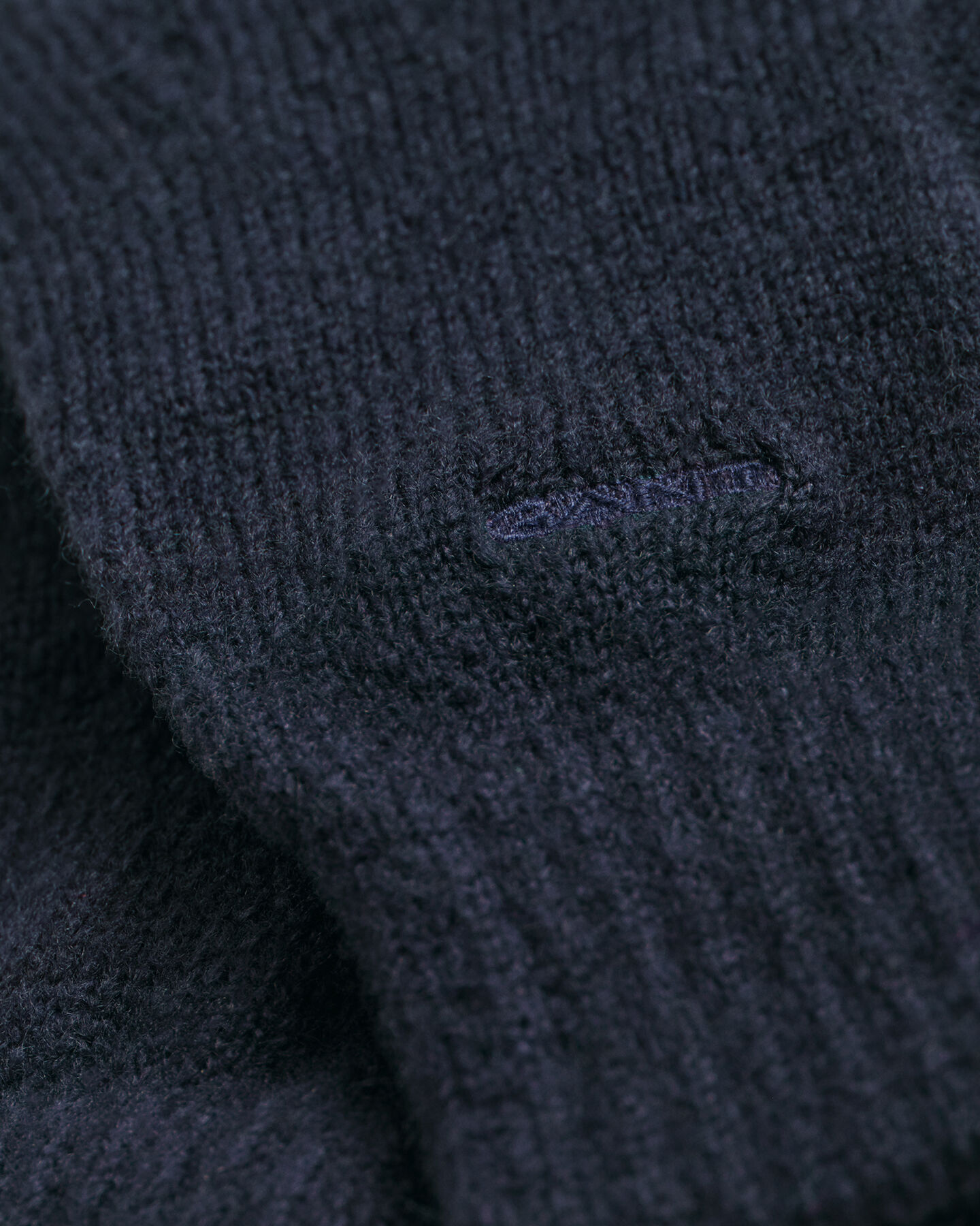 Pehmeät ribbineuloskäsineet sekoitelangasta