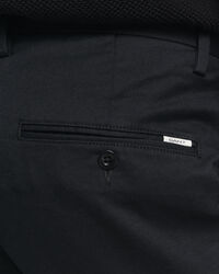 Slim fit ‑mitoitetut chinot