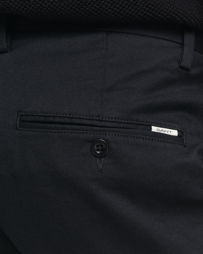 Slim fit ‑mitoitetut chinot