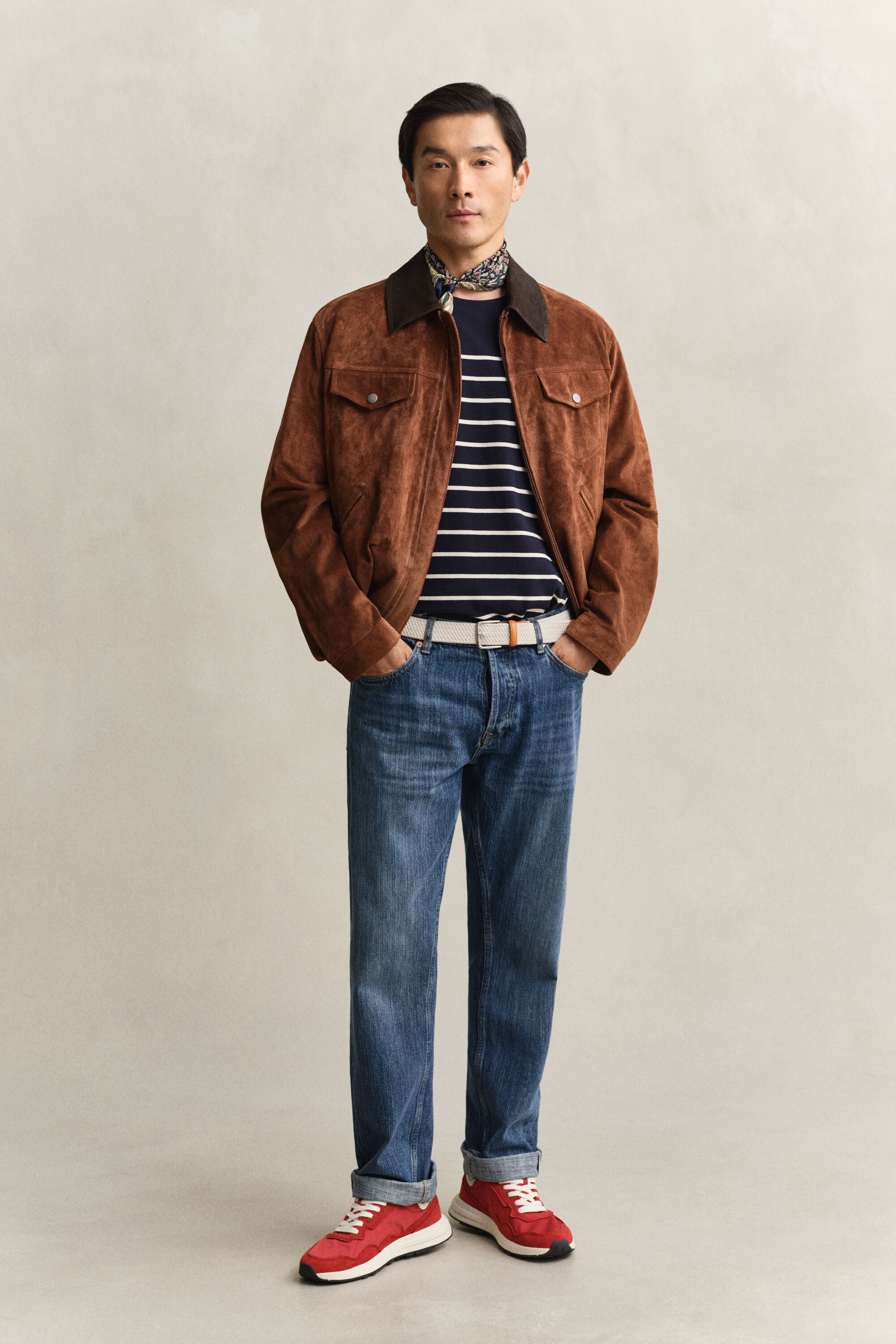 Raidallinen Placed-t-paita