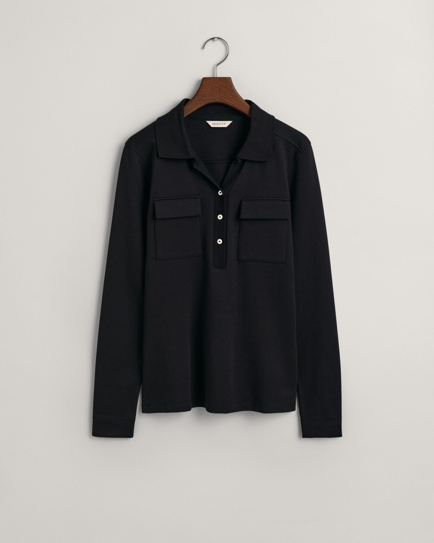 Slim&nbsp;fit ‑mitoitettu pikeepaita jerseyneulosta