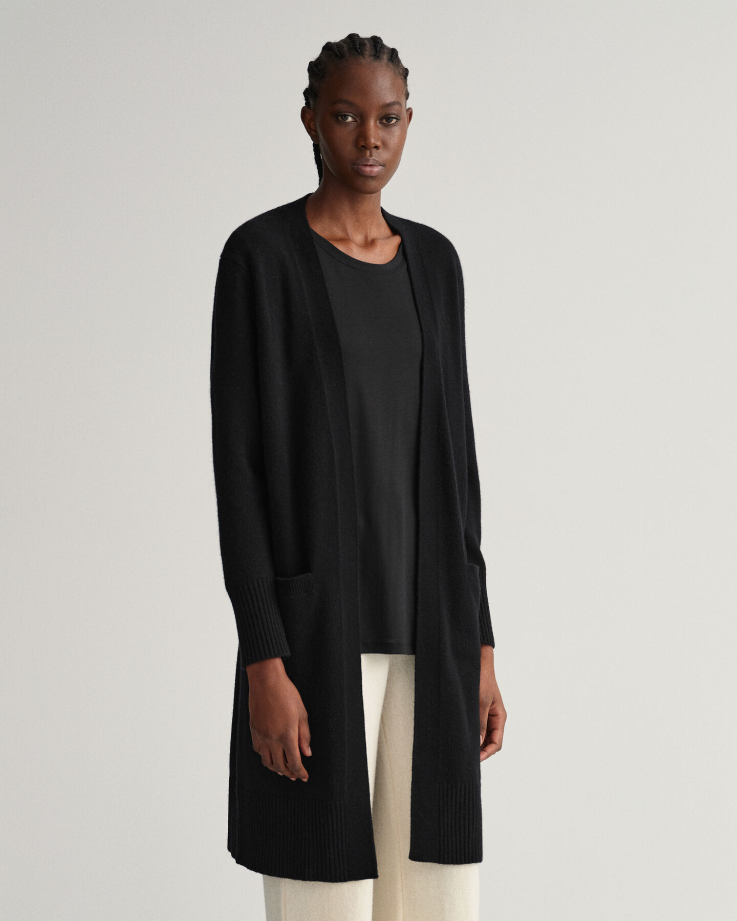 Pitkä villaneuletakki