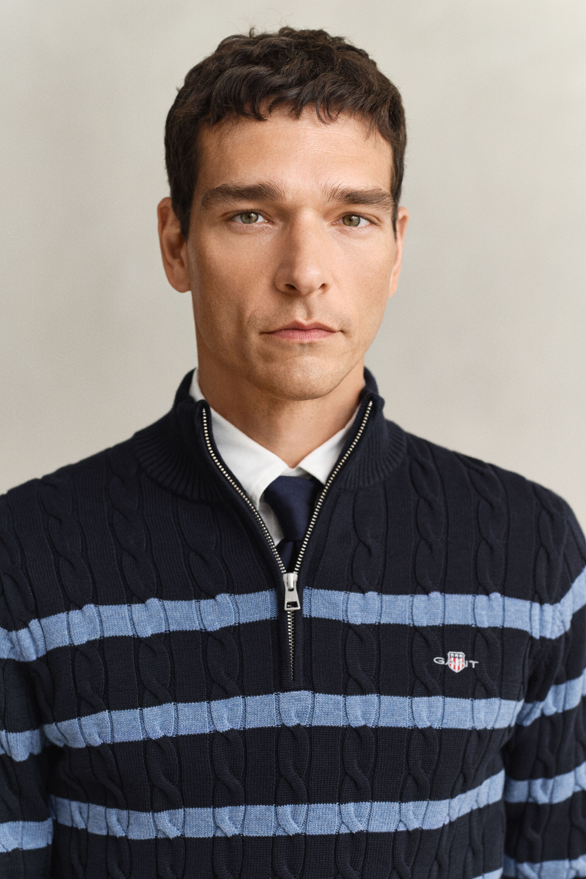 Raidallinen puuvillapalmikkoneule, vetoketjukaulus