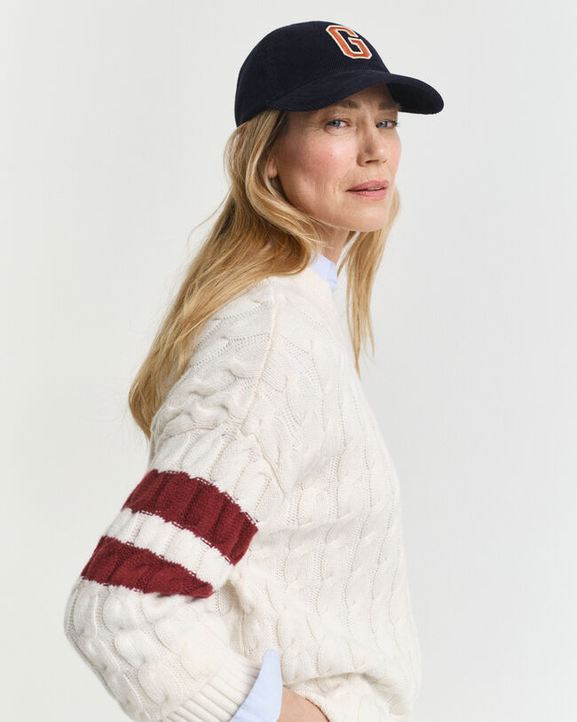 Raidallinen kontrastivärinen palmikkoneulepusero, pyöreä pääntie