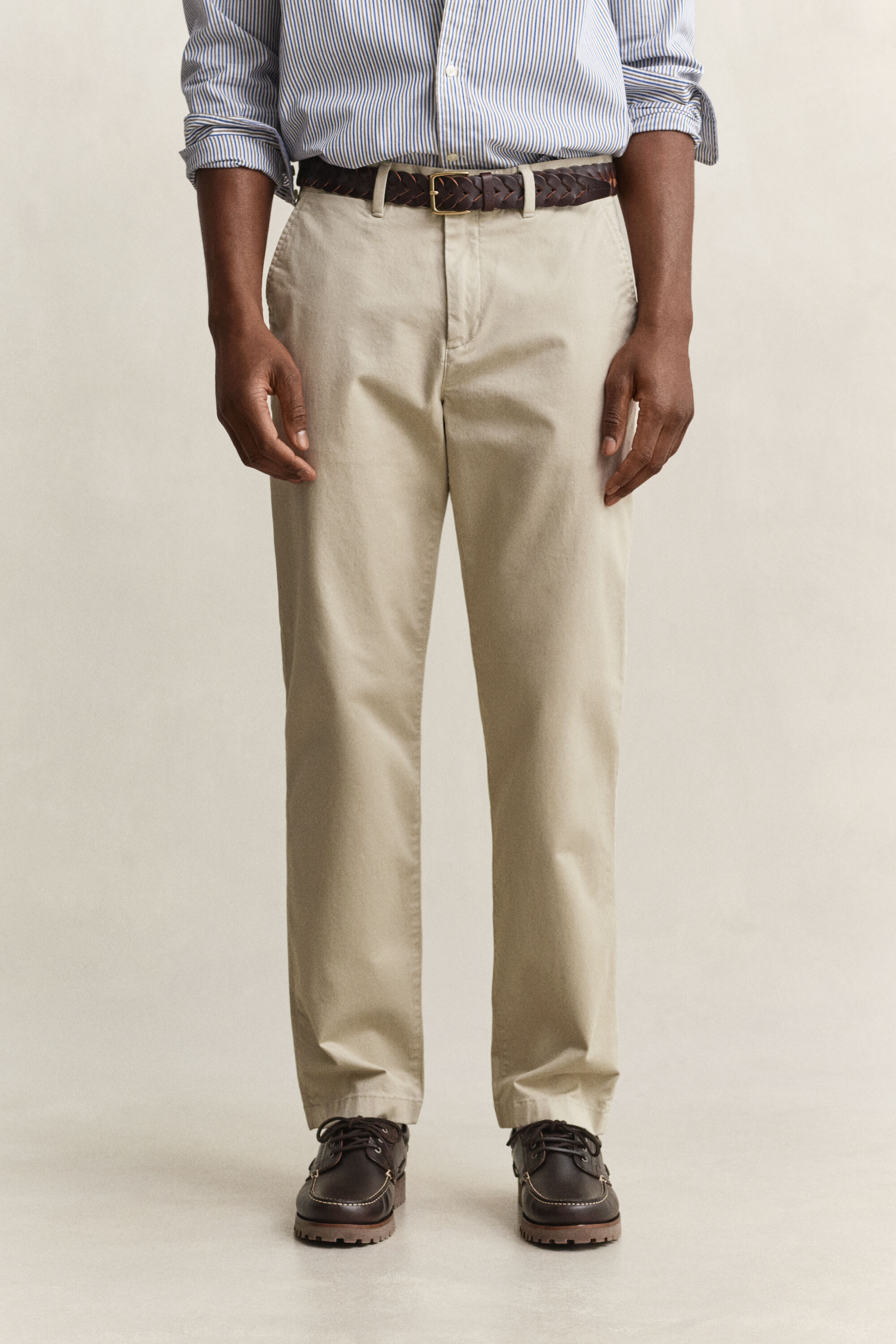 Regular fit ‑mitoitetut klassiset chinot